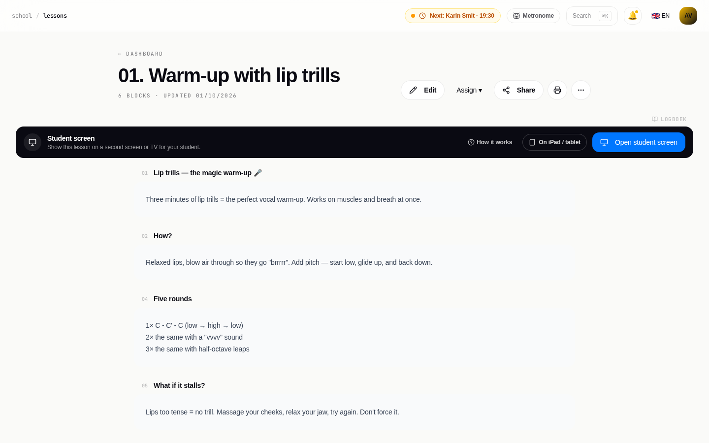 Singing lesson 'Warm-up with lip trills' with the 'Open student screen' button